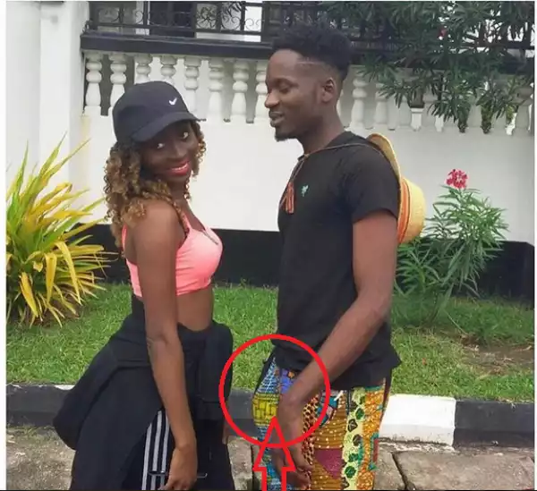 See What Next Rated Artiste, Mr Eazi Was Caught Doing With A Fan. Photo Trends